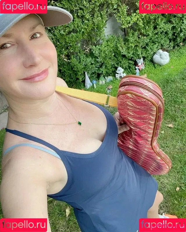 Angela Kinsey / angelakinsey Onlyfans Photo Gallery 