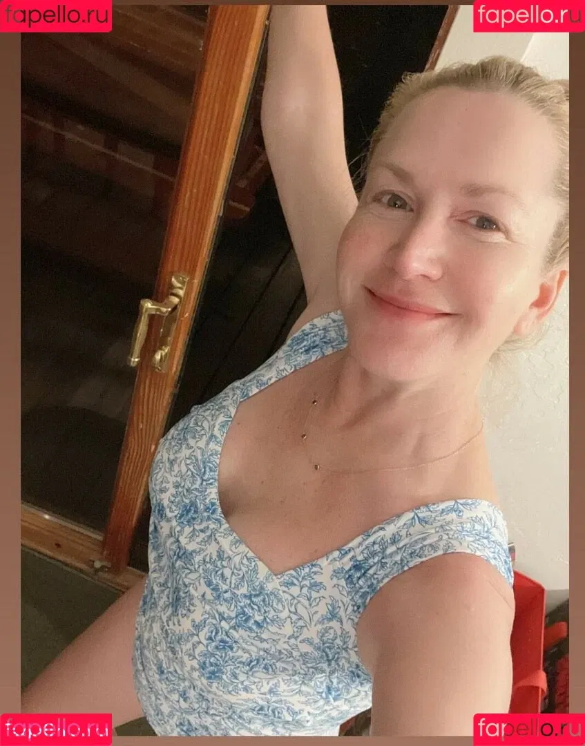 Angela Kinsey / angelakinsey Onlyfans Photo Gallery 