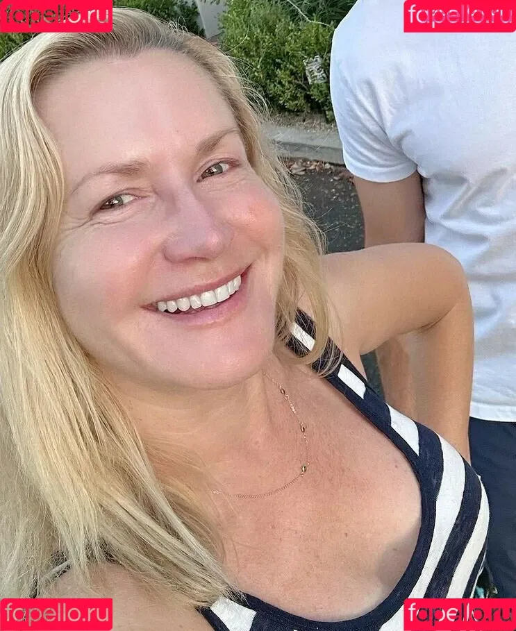 Angela Kinsey / angelakinsey Onlyfans Photo Gallery 