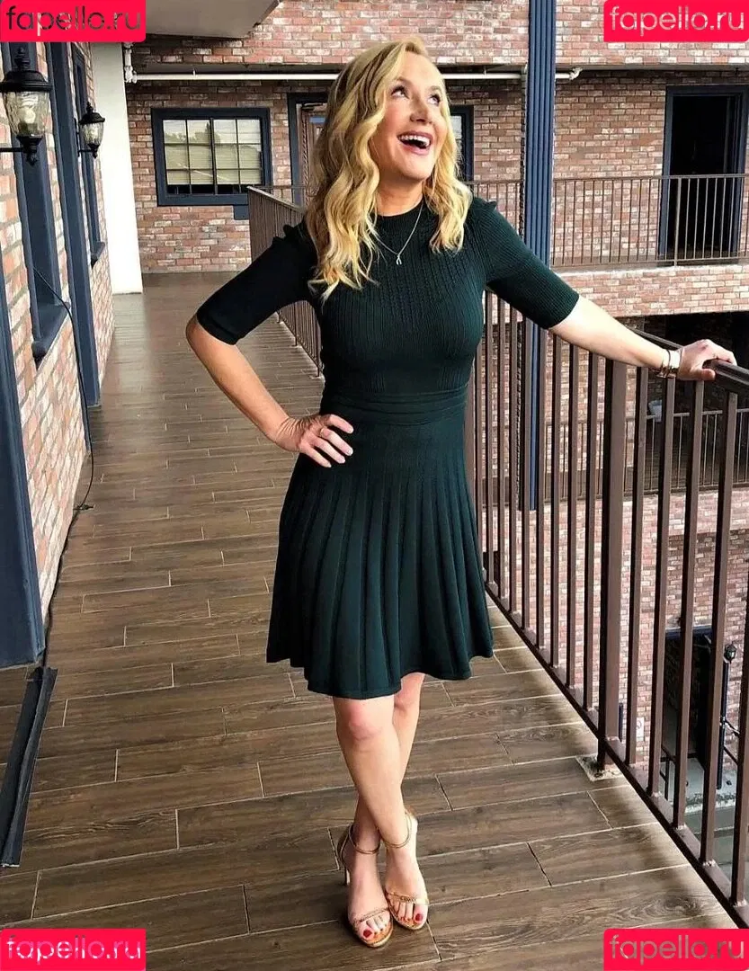 Angela Kinsey / angelakinsey Onlyfans Photo Gallery 