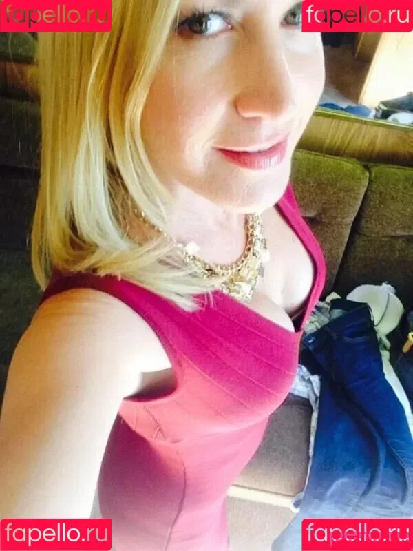 Angela Kinsey / angelakinsey Onlyfans Photo Gallery 