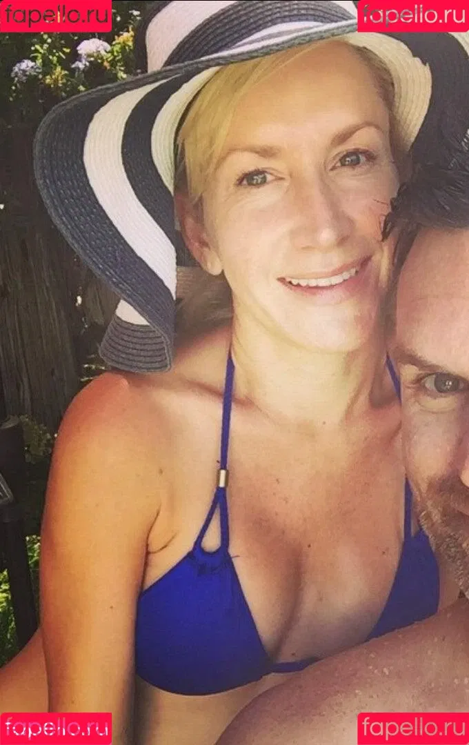 Angela Kinsey / angelakinsey Onlyfans Photo Gallery 