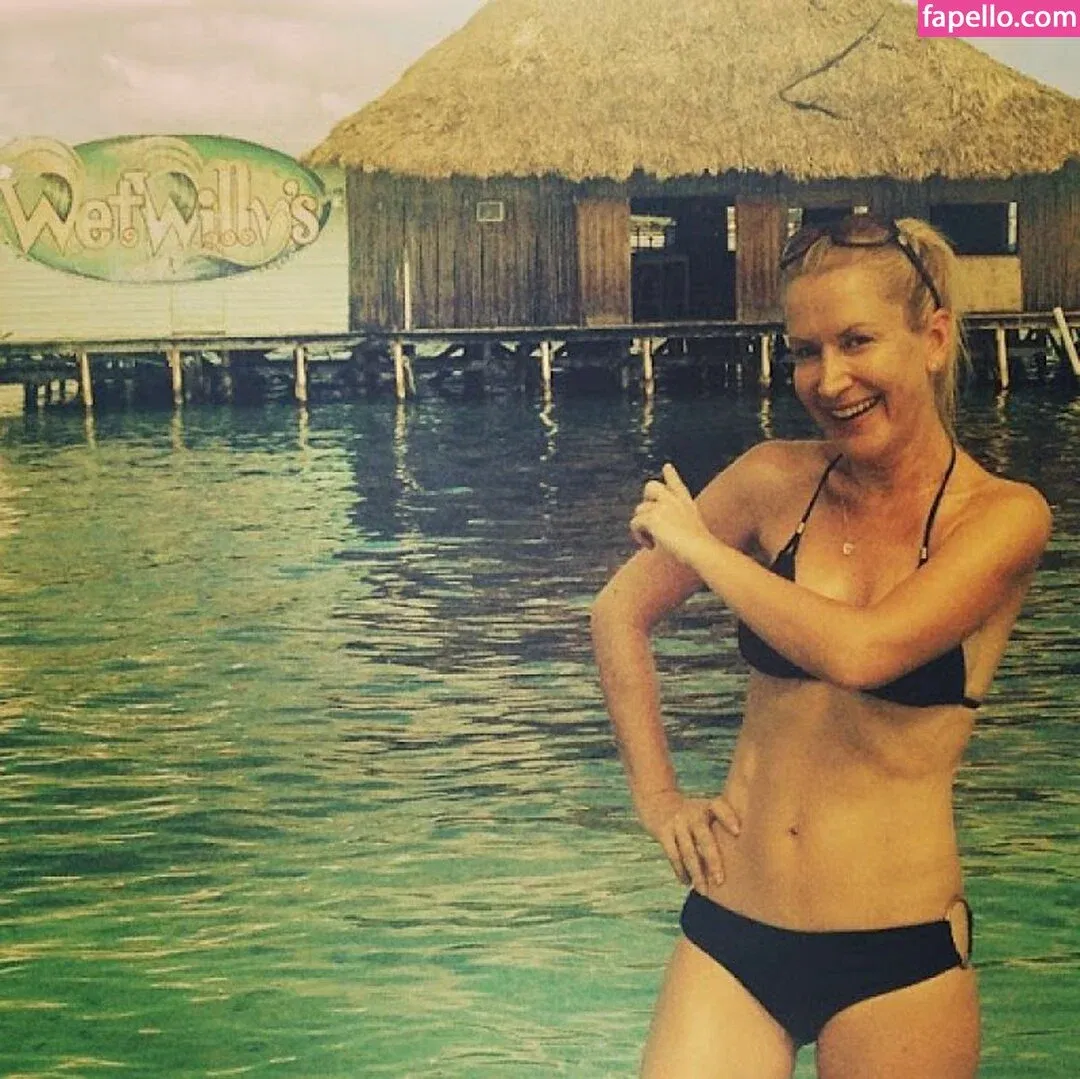 Angela Kinsey / angelakinsey Onlyfans Photo Gallery 