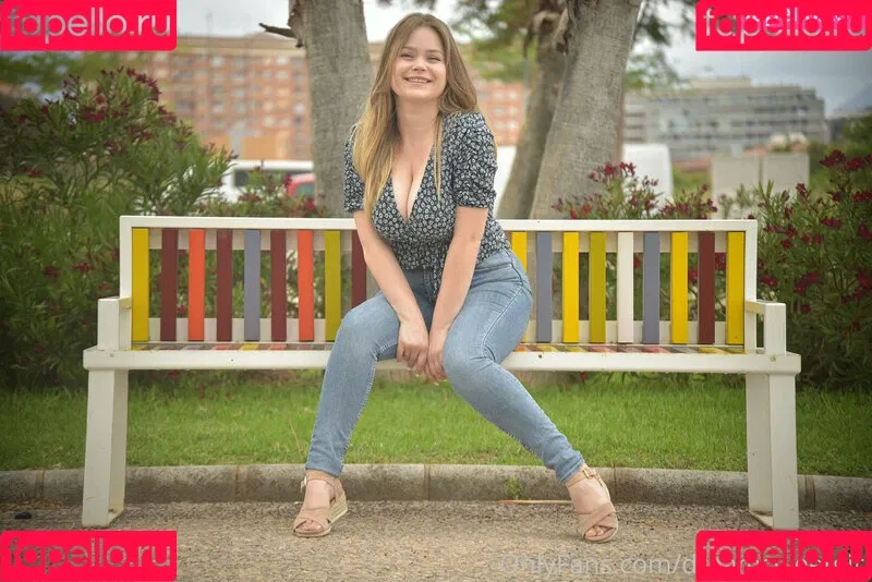 celine / dreamsweetgirl / dreamsweetgirlprivate / xxCelinexxx Onlyfans Photo Gallery 