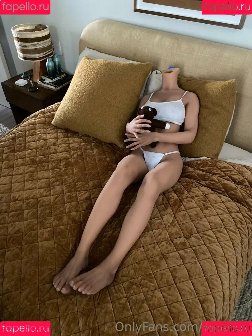Whitney Cummings / whitneycummings Onlyfans Photo Gallery 