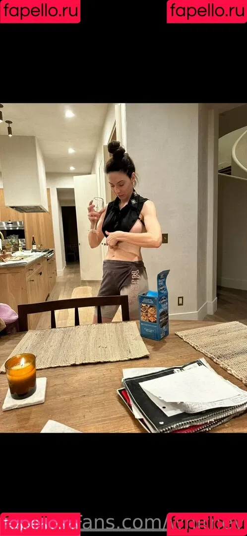 Whitney Cummings / whitneycummings Onlyfans Photo Gallery 