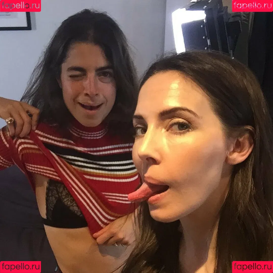 Whitney Cummings / whitneycummings Onlyfans Photo Gallery 