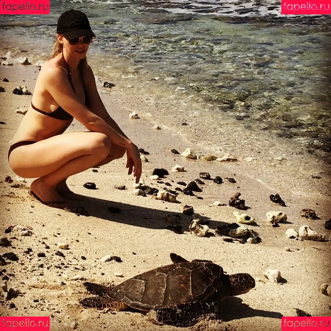 Whitney Cummings / whitneycummings Onlyfans Photo Gallery 