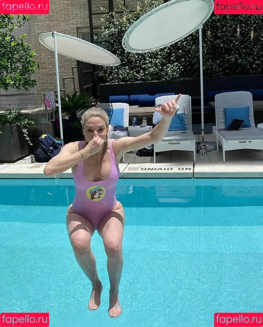 Whitney Cummings / whitneycummings Onlyfans Photo Gallery 