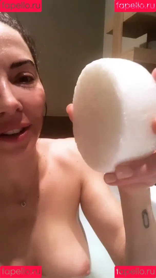 Whitney Cummings / whitneycummings Onlyfans Photo Gallery 