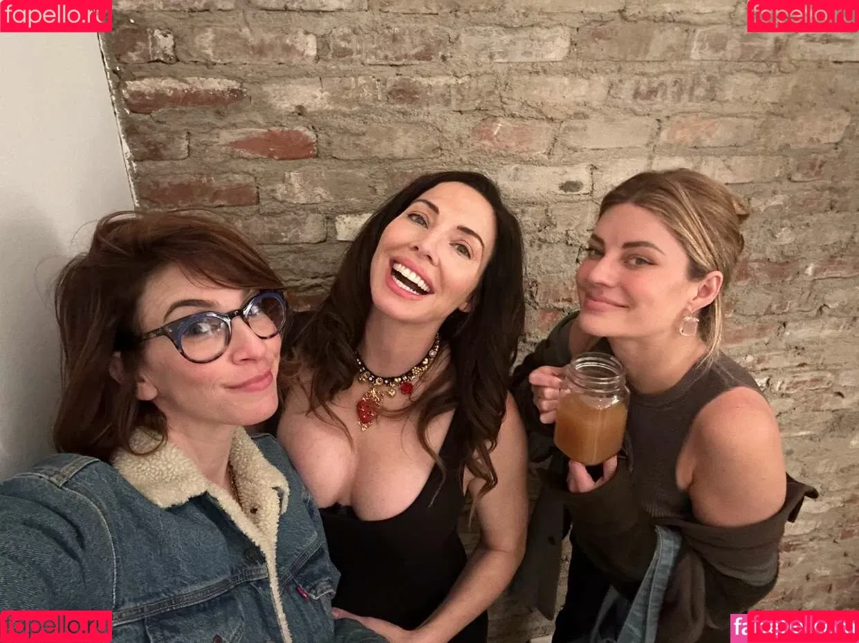 Whitney Cummings / whitneycummings Onlyfans Photo Gallery 