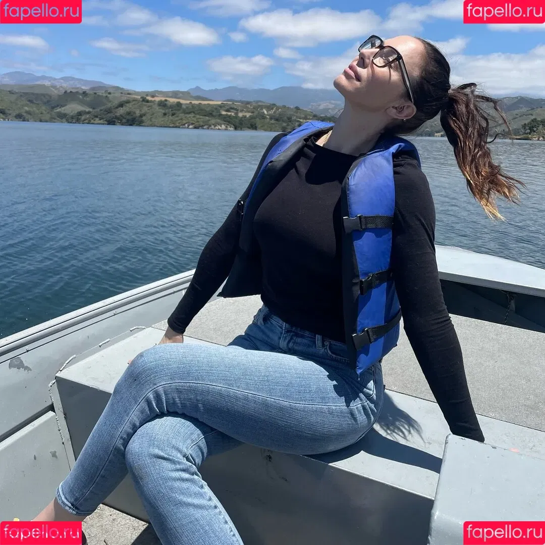 Whitney Cummings / whitneycummings Onlyfans Photo Gallery 