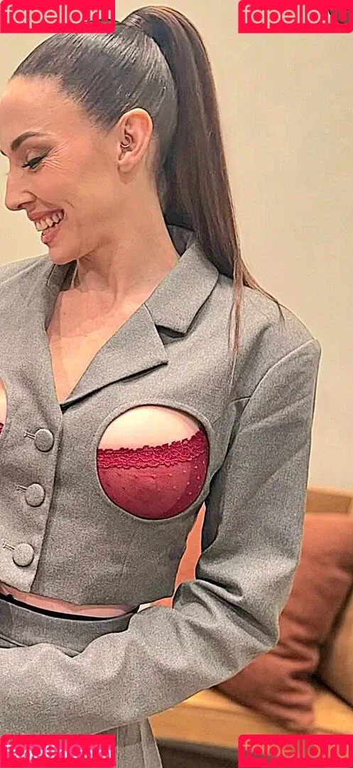 Whitney Cummings / whitneycummings Onlyfans Photo Gallery 