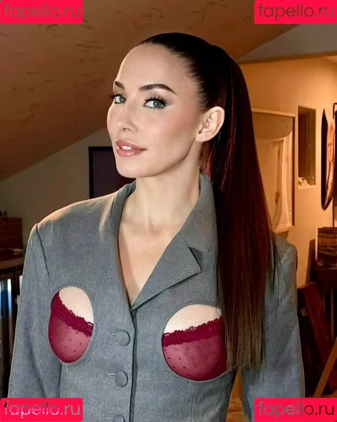 Whitney Cummings / whitneycummings Onlyfans Photo Gallery 