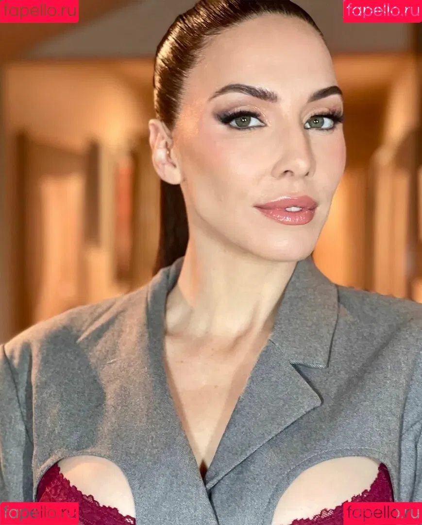 Whitney Cummings / whitneycummings Onlyfans Photo Gallery 