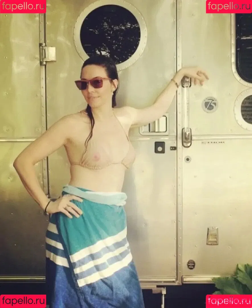 Whitney Cummings / whitneycummings Onlyfans Photo Gallery 