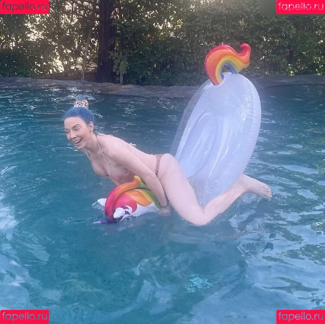 Whitney Cummings / whitneycummings Onlyfans Photo Gallery 