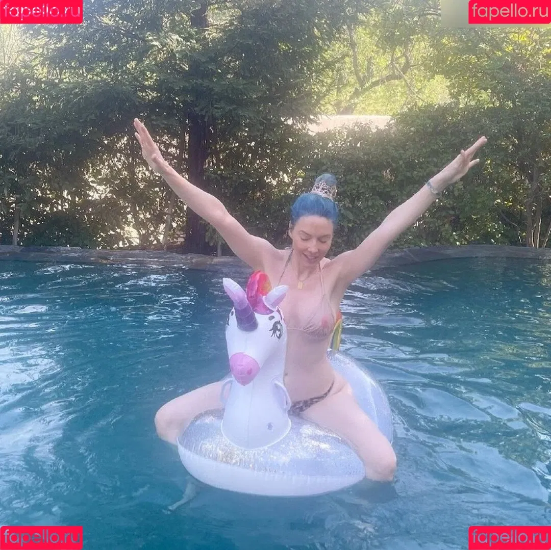 Whitney Cummings / whitneycummings Onlyfans Photo Gallery 
