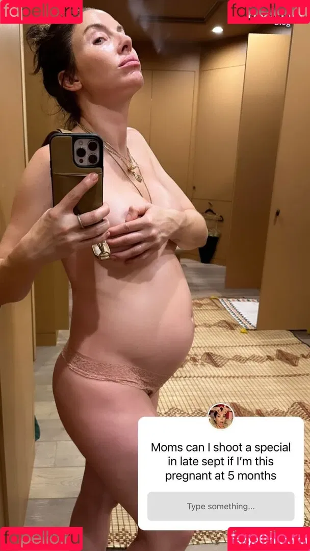 Whitney Cummings / whitneycummings Onlyfans Photo Gallery 