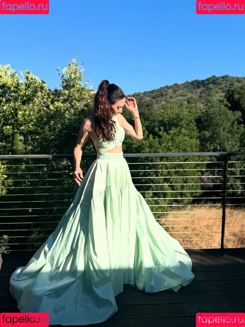 Whitney Cummings / whitneycummings Onlyfans Photo Gallery 