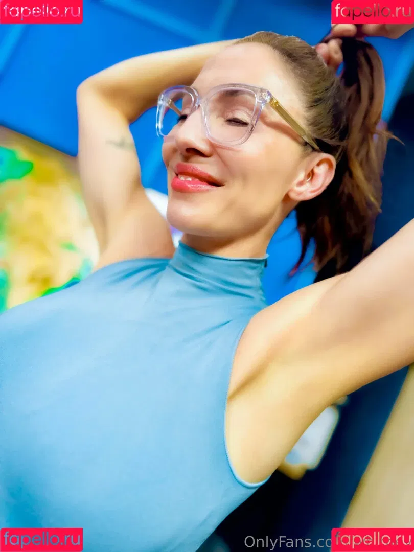 Whitney Cummings / whitneycummings Onlyfans Photo Gallery 