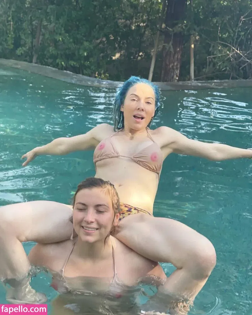 Whitney Cummings / whitneycummings Onlyfans Photo Gallery 