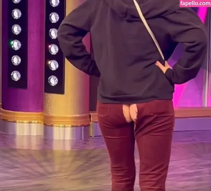 Whitney Cummings / whitneycummings Onlyfans Photo Gallery 