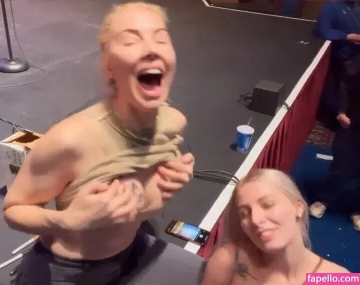 Whitney Cummings / whitneycummings Onlyfans Photo Gallery 