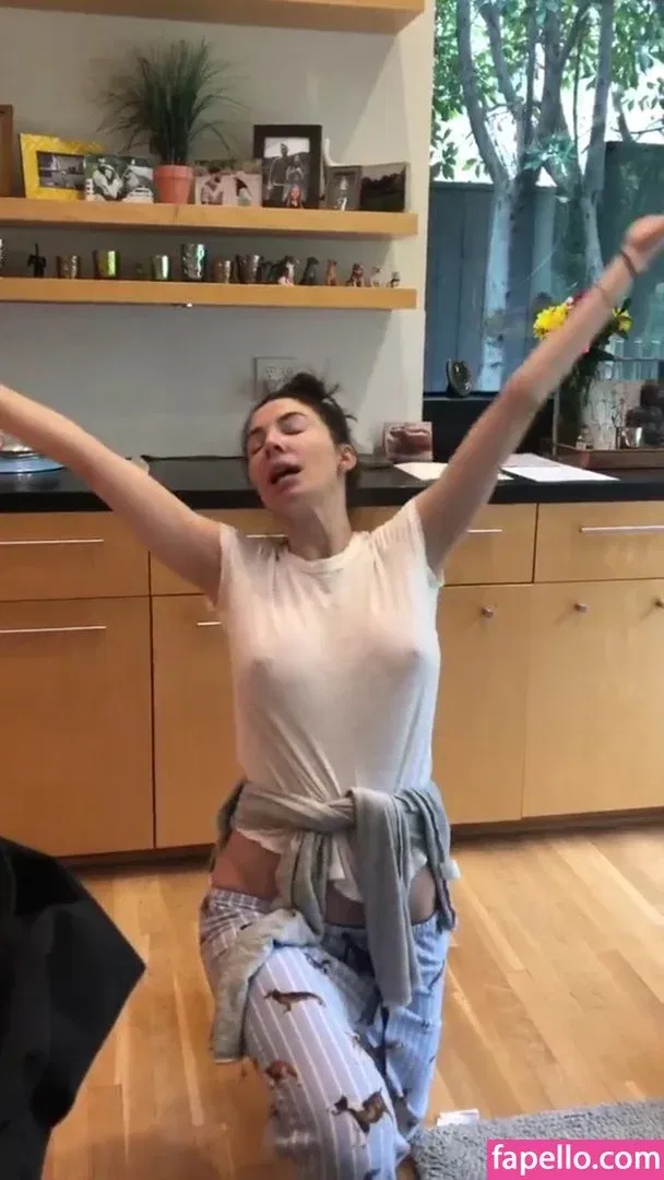 Whitney Cummings / whitneycummings Onlyfans Photo Gallery 