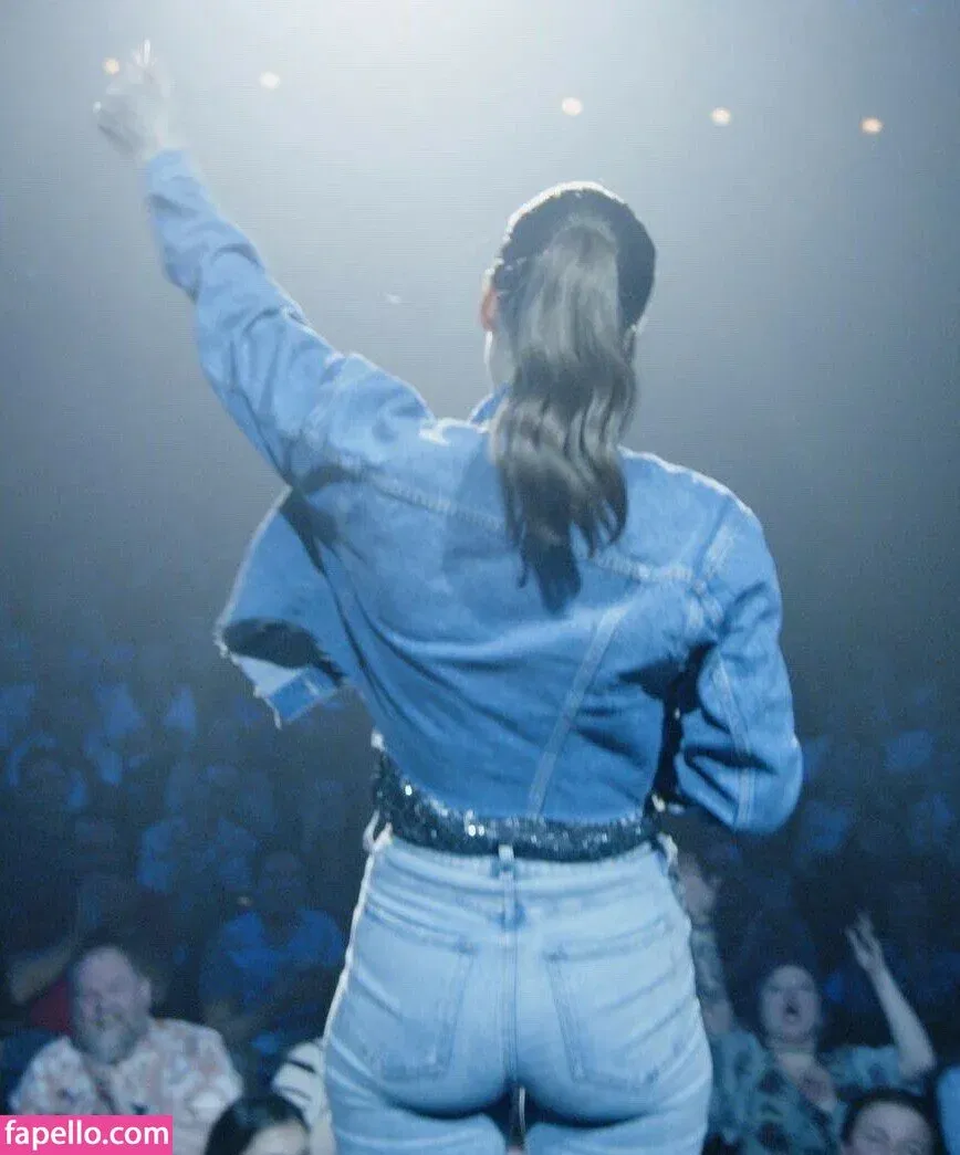 Whitney Cummings / whitneycummings Onlyfans Photo Gallery 