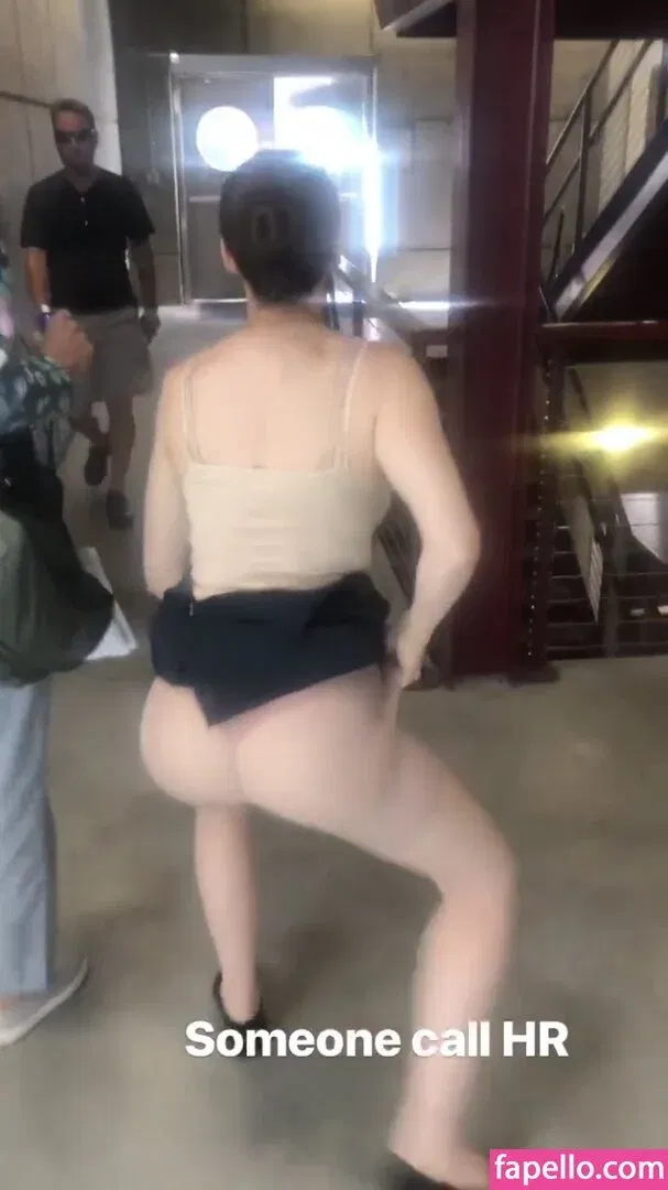 Whitney Cummings / whitneycummings Onlyfans Photo Gallery 