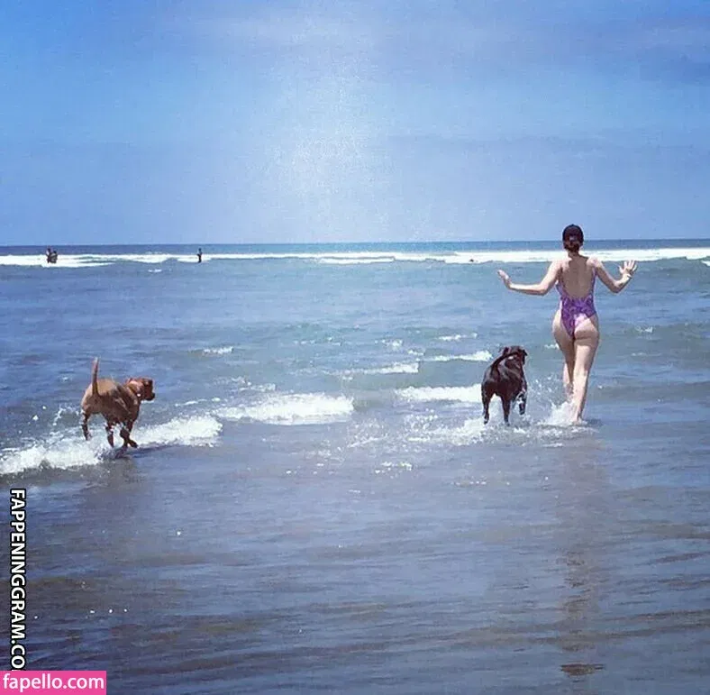 Whitney Cummings / whitneycummings Onlyfans Photo Gallery 