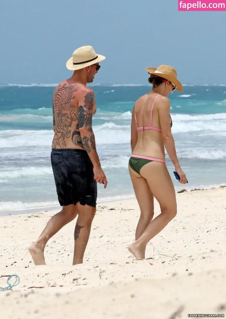 Whitney Cummings / whitneycummings Onlyfans Photo Gallery 