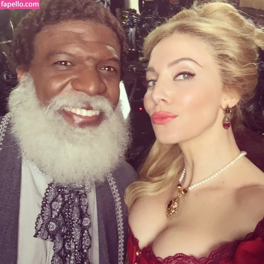 Whitney Cummings / whitneycummings Onlyfans Photo Gallery 