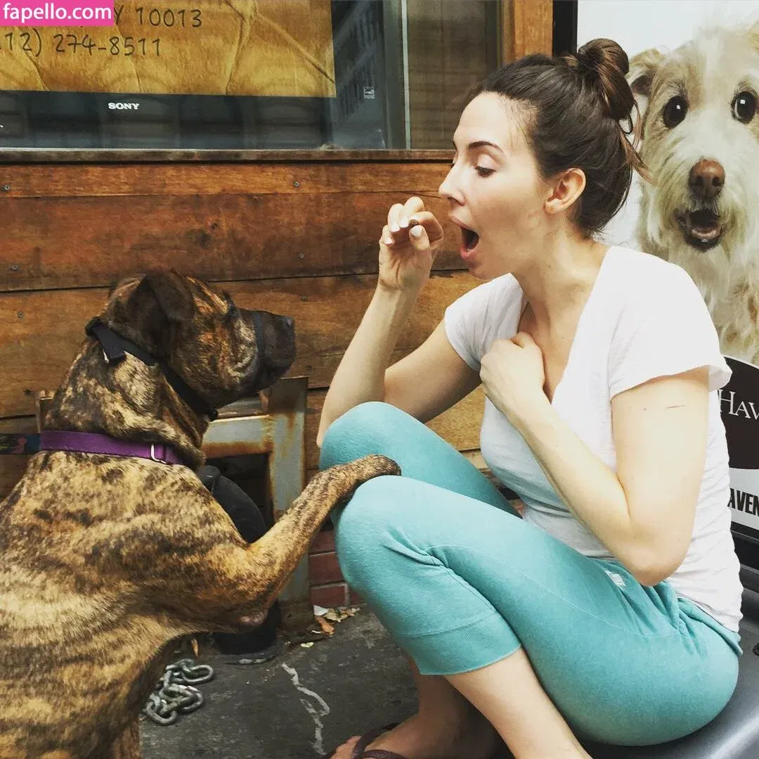 Whitney Cummings / whitneycummings Onlyfans Photo Gallery 