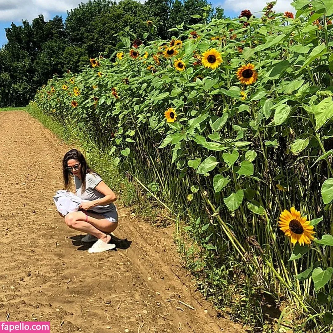 Whitney Cummings / whitneycummings Onlyfans Photo Gallery 