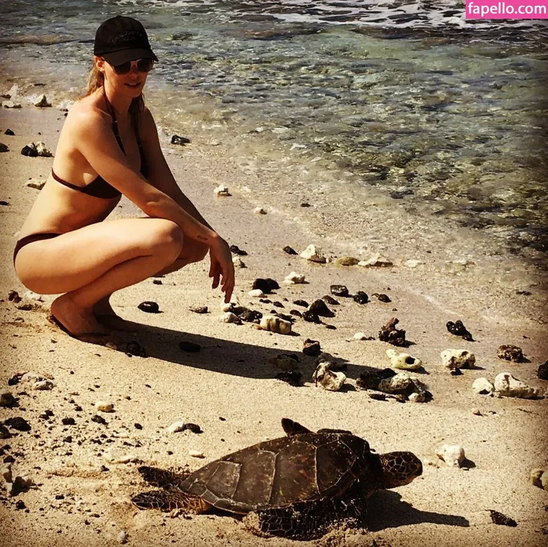 Whitney Cummings / whitneycummings Onlyfans Photo Gallery 