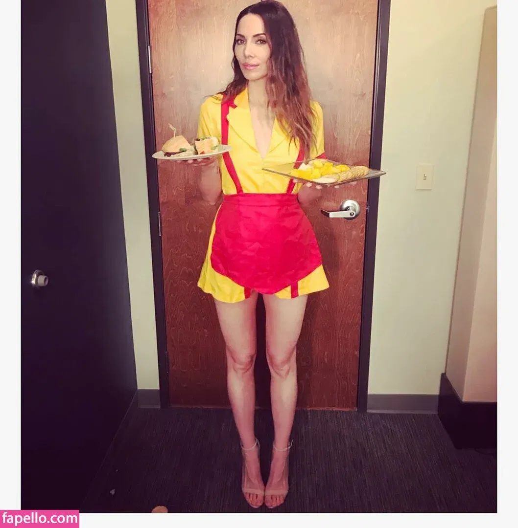 Whitney Cummings / whitneycummings Onlyfans Photo Gallery 