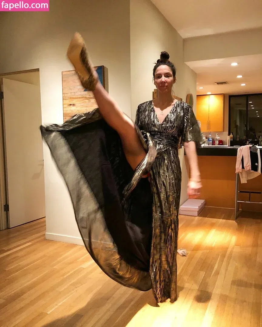 Whitney Cummings / whitneycummings Onlyfans Photo Gallery 