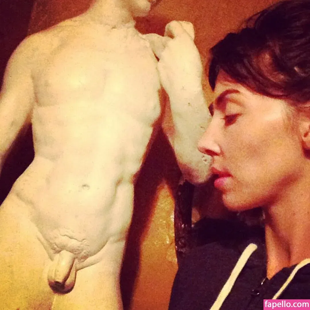 Whitney Cummings / whitneycummings Onlyfans Photo Gallery 