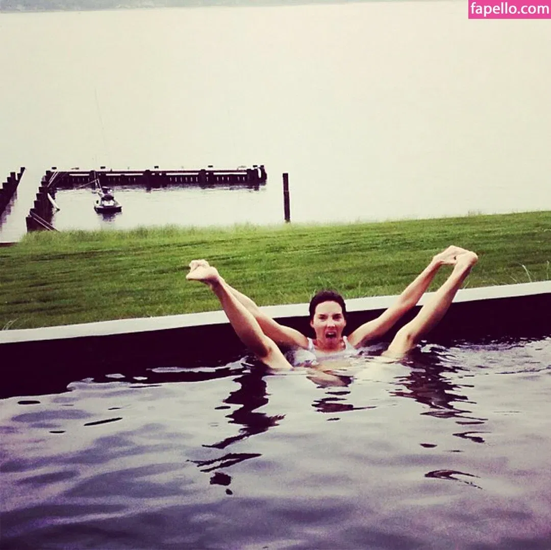 Whitney Cummings / whitneycummings Onlyfans Photo Gallery 