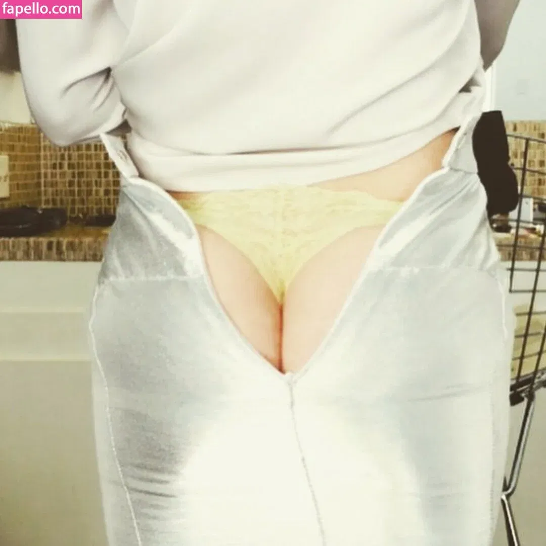 Whitney Cummings / whitneycummings Onlyfans Photo Gallery 