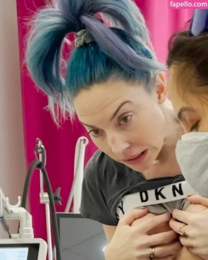 Whitney Cummings / whitneycummings Onlyfans Photo Gallery 