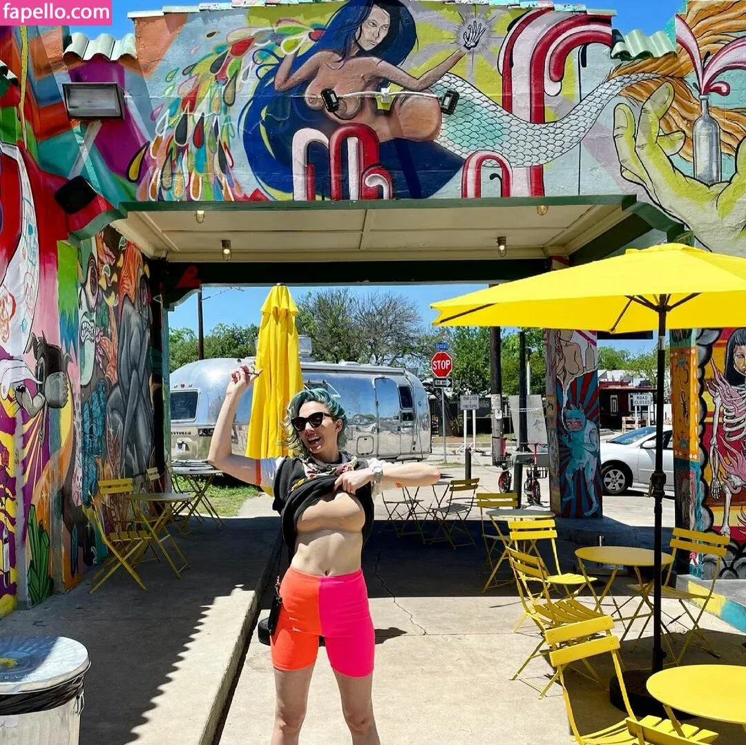 Whitney Cummings / whitneycummings Onlyfans Photo Gallery 