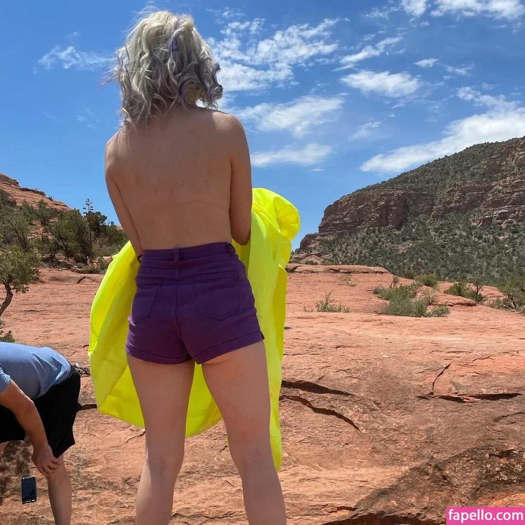 Whitney Cummings / whitneycummings Onlyfans Photo Gallery 