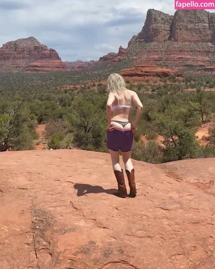 Whitney Cummings / whitneycummings Onlyfans Photo Gallery 