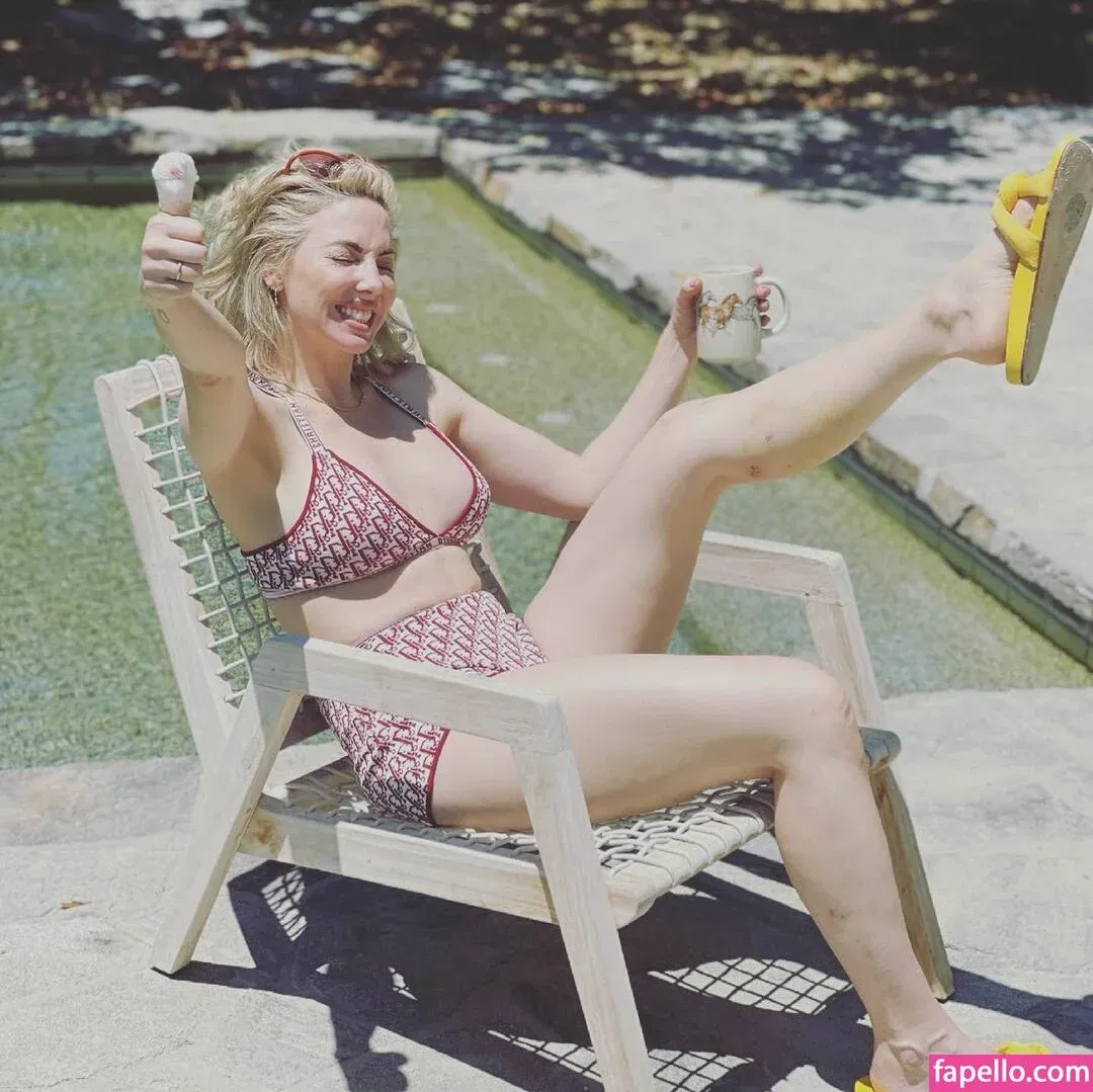 Whitney Cummings / whitneycummings Onlyfans Photo Gallery 