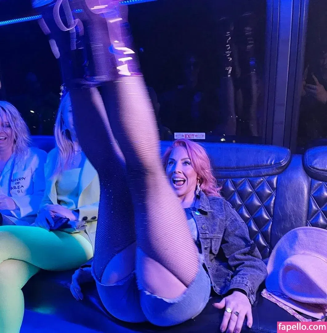 Whitney Cummings / whitneycummings Onlyfans Photo Gallery 