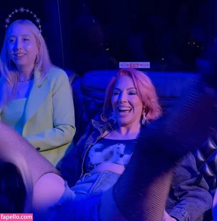 Whitney Cummings / whitneycummings Onlyfans Photo Gallery 