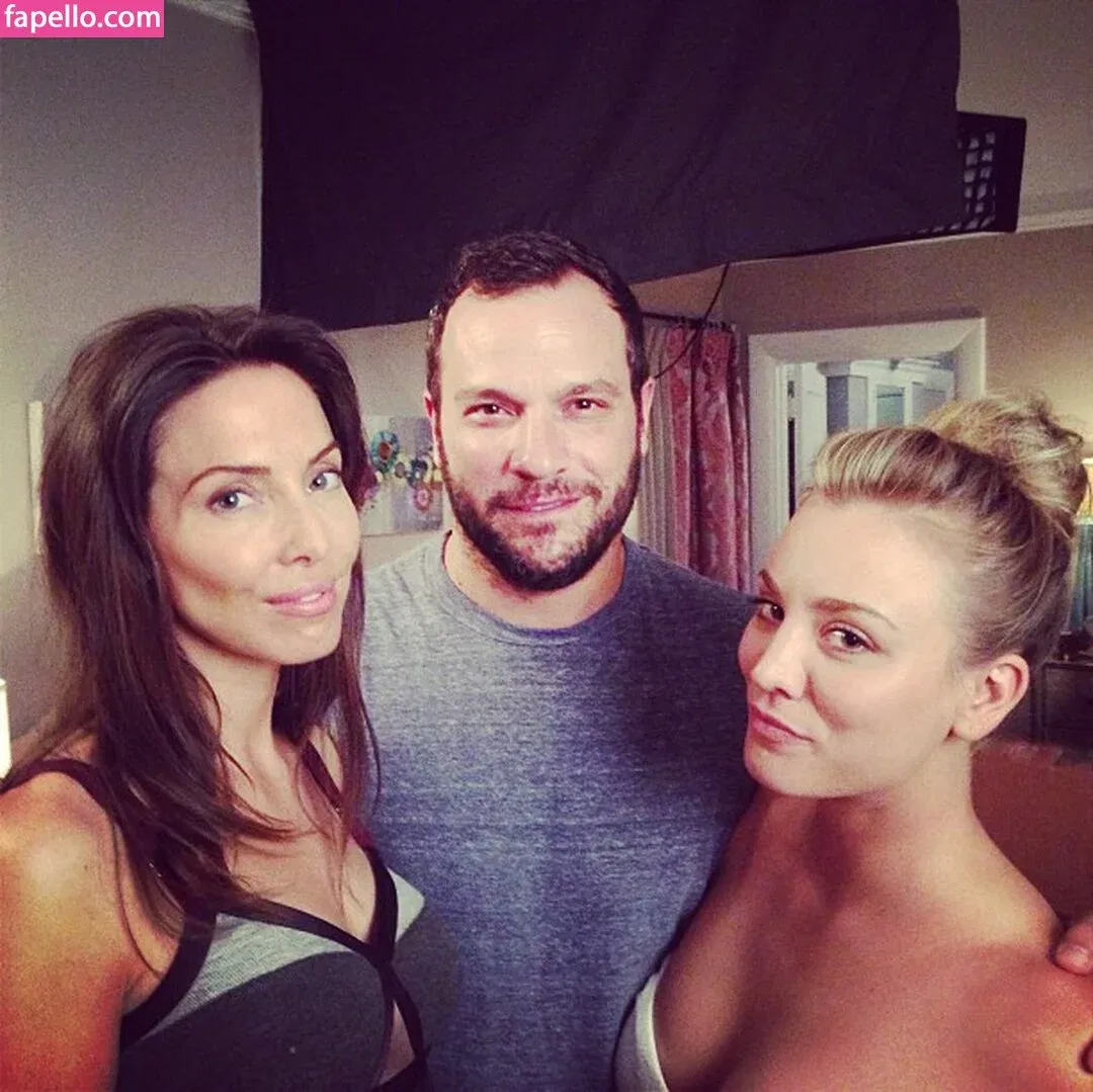 Whitney Cummings / whitneycummings Onlyfans Photo Gallery 